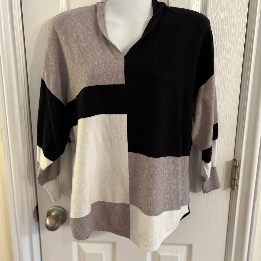 Colorblock V-Neck Hooded Sweater - Black, Gray, and White